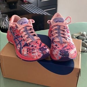 ASICS GEL-NOOSA TRI 11 pink ladies running shoe